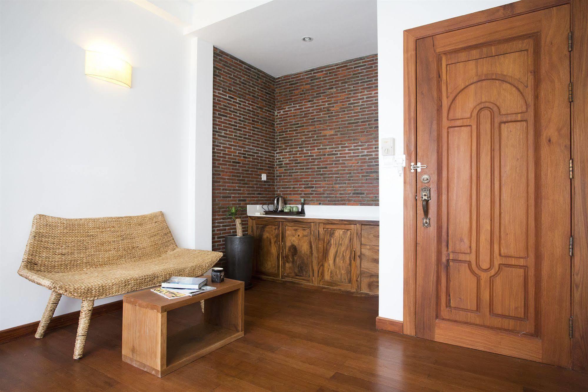 Casa Villa Independence Phnom Penh Exterior photo