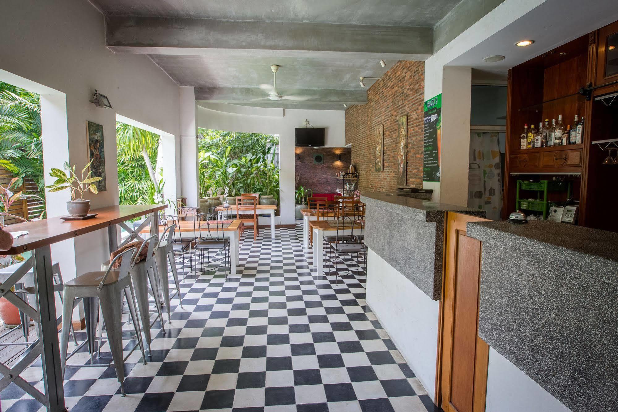 Casa Villa Independence Phnom Penh Exterior photo