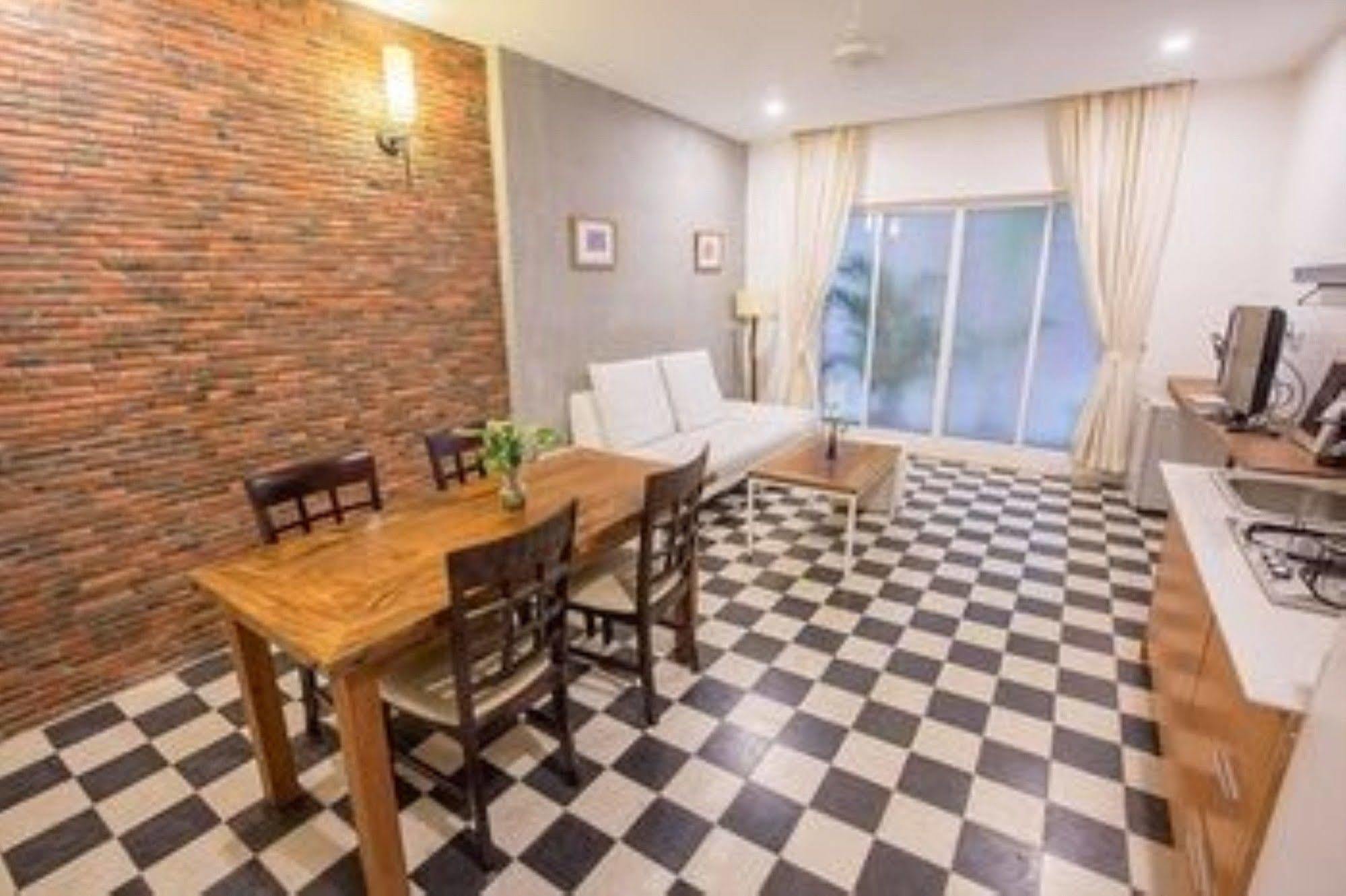 Casa Villa Independence Phnom Penh Exterior photo
